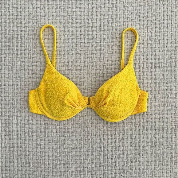 𝅺VINTAGE 90’s Bikini Top - Picture 6 of 6